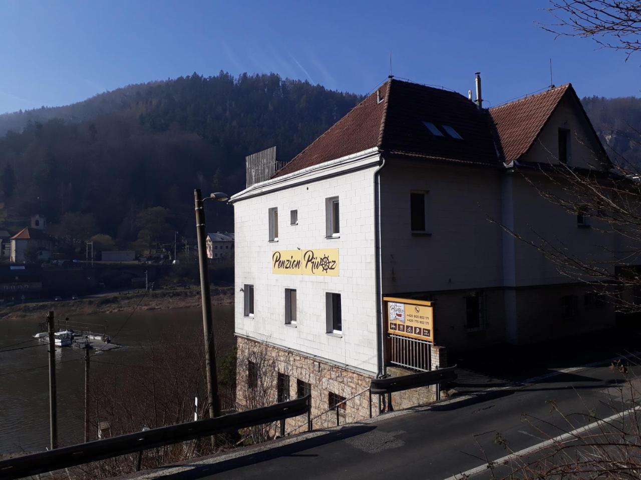 Penzion Privoz Hotel Hrensko Bagian luar foto